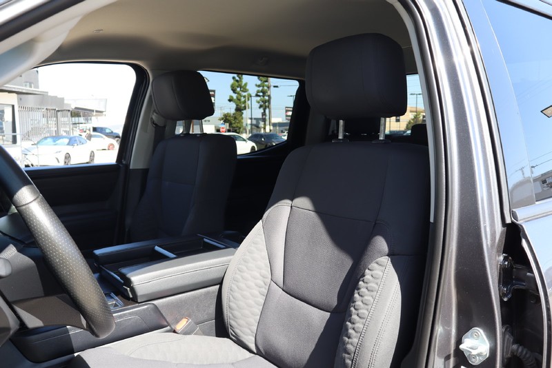 Toyota Tundra 4WD Vehicle Full-screen Gallery Image 16