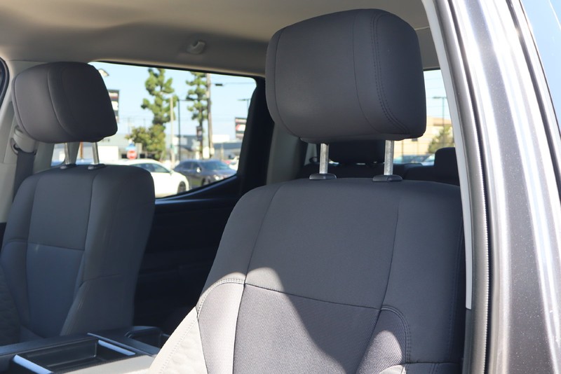 Toyota Tundra 4WD Vehicle Full-screen Gallery Image 17