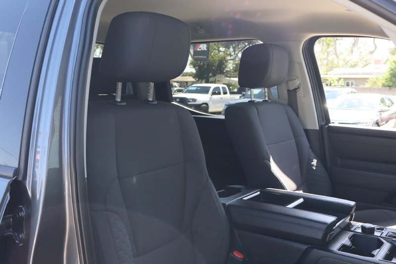 Toyota Tundra 4WD Vehicle Full-screen Gallery Image 19