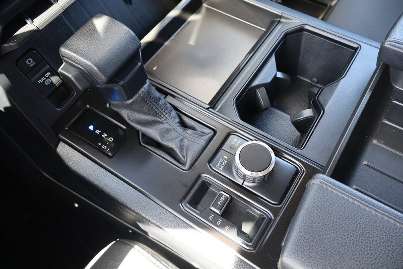 Toyota Tundra 4WD Vehicle Full-screen Gallery Image 27