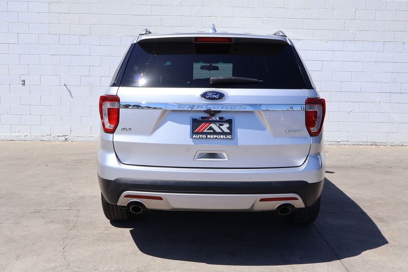 Ford Explorer Vehicle Full-screen Gallery Image 06