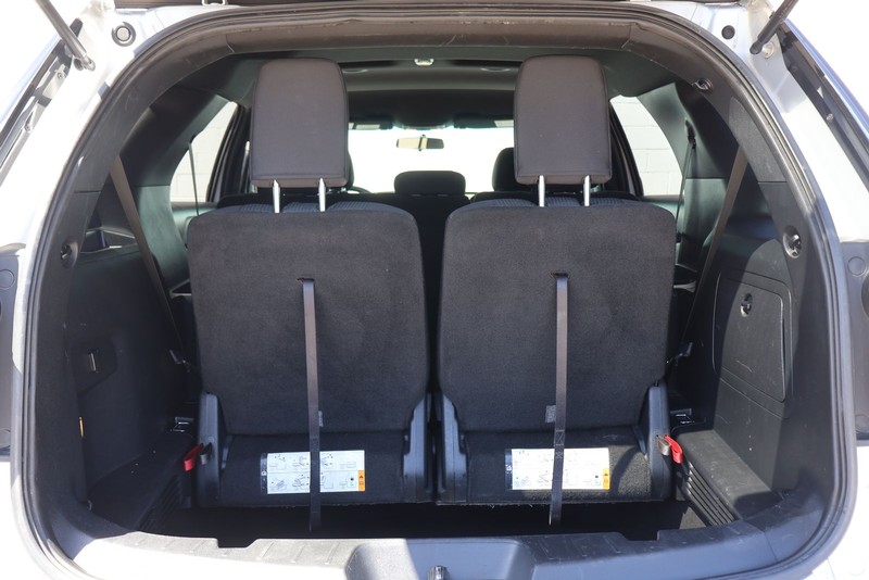 Ford Explorer Vehicle Full-screen Gallery Image 08