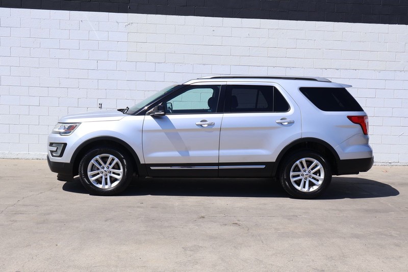 Ford Explorer Vehicle Full-screen Gallery Image 10