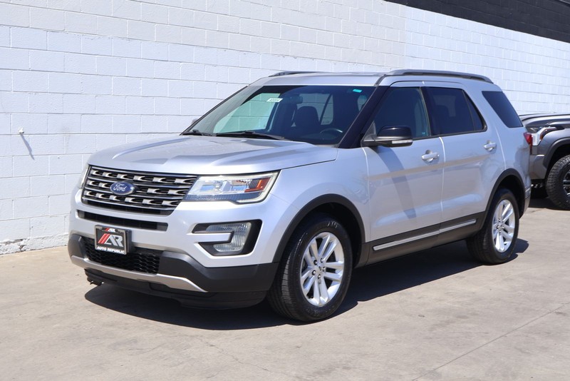 Ford Explorer Vehicle Full-screen Gallery Image 11