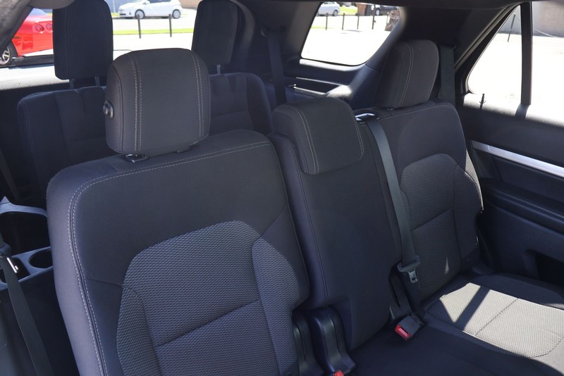 Ford Explorer Vehicle Full-screen Gallery Image 20