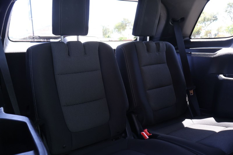 Ford Explorer Vehicle Full-screen Gallery Image 21