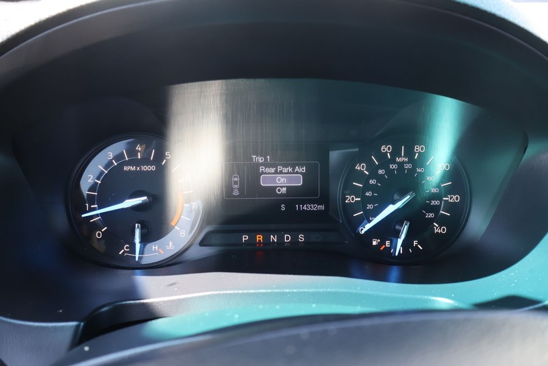 Ford Explorer Vehicle Full-screen Gallery Image 23