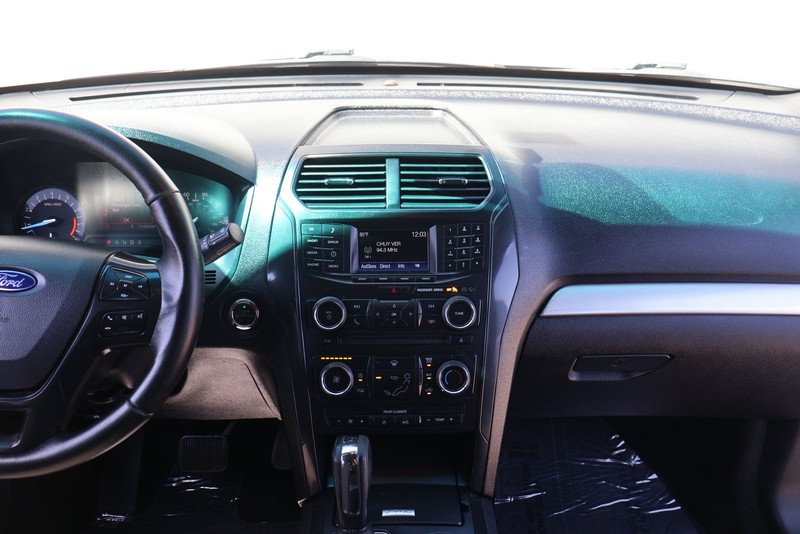 Ford Explorer Vehicle Full-screen Gallery Image 27