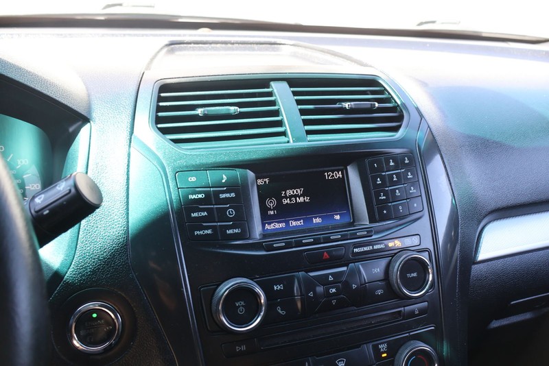 Ford Explorer Vehicle Full-screen Gallery Image 28