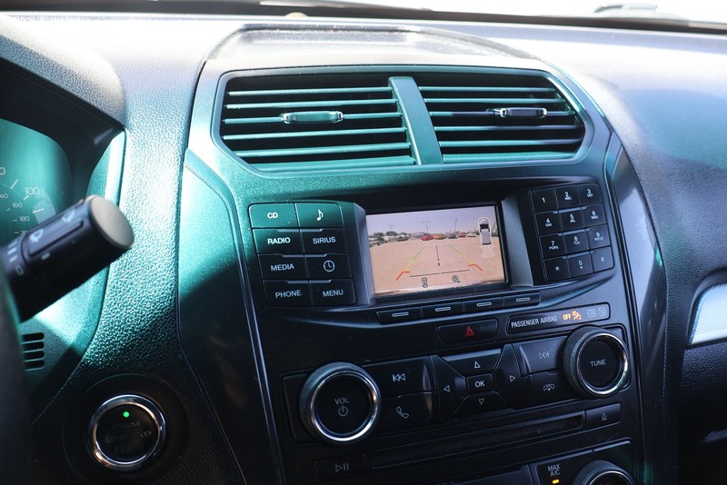 Ford Explorer Vehicle Full-screen Gallery Image 29