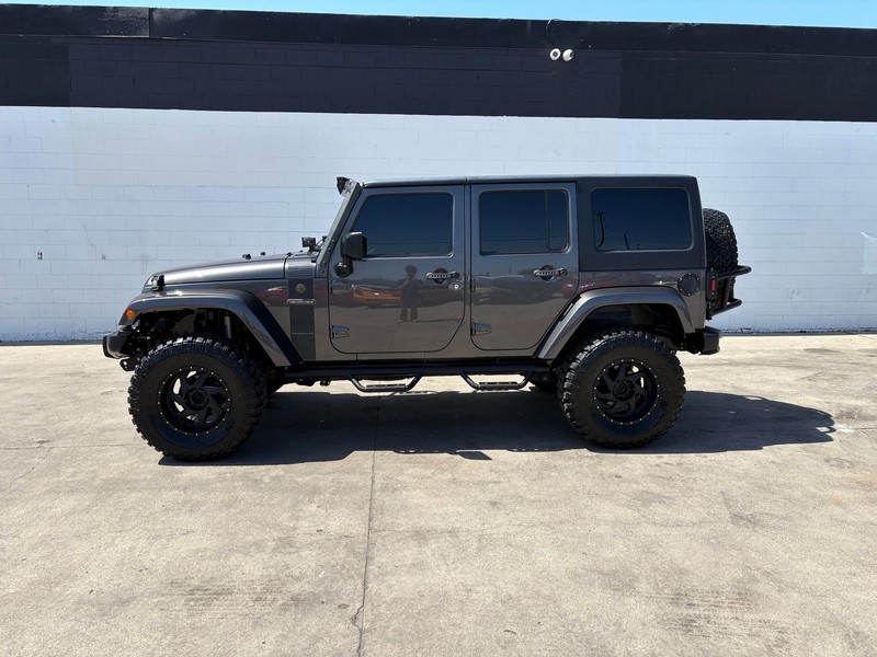 Jeep Wrangler Unlimited Vehicle Full-screen Gallery Image 02