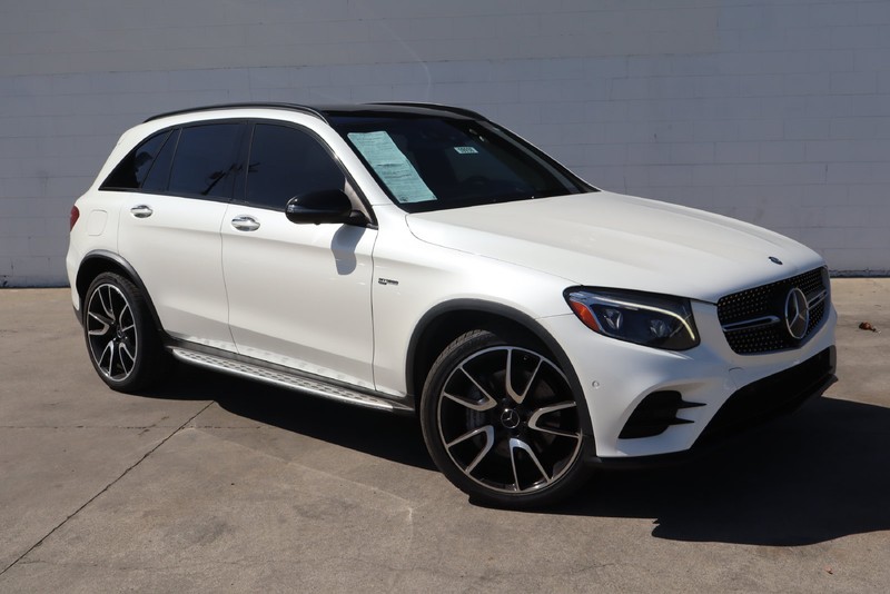 Mercedes-Benz GLC Vehicle Full-screen Gallery Image 01
