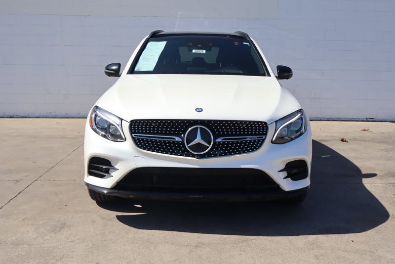 Mercedes-Benz GLC Vehicle Full-screen Gallery Image 02