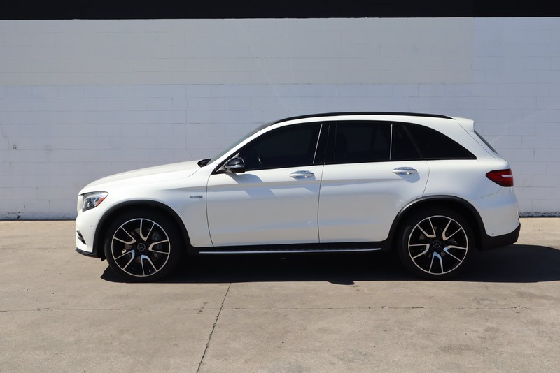 Mercedes-Benz GLC Vehicle Full-screen Gallery Image 11