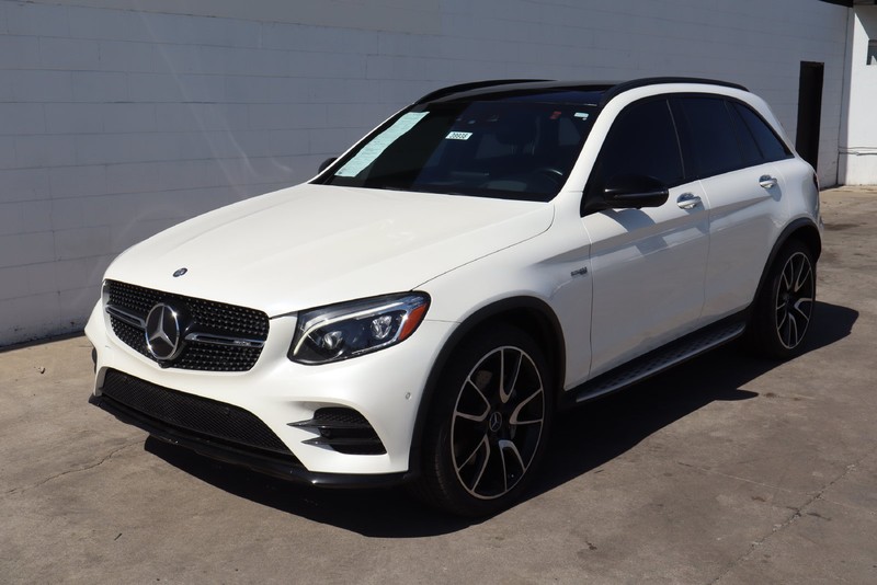 Mercedes-Benz GLC Vehicle Full-screen Gallery Image 12