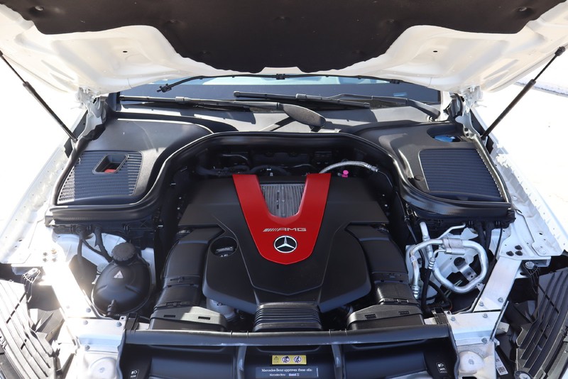 Mercedes-Benz GLC Vehicle Full-screen Gallery Image 13