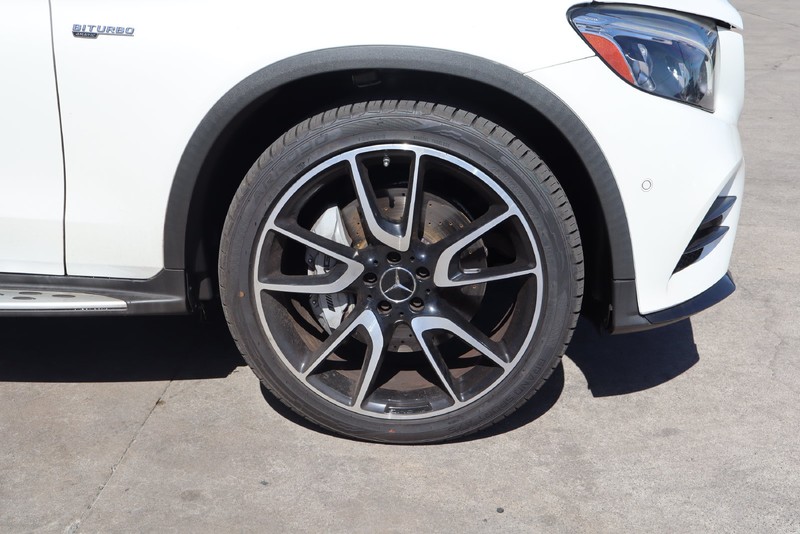 Mercedes-Benz GLC Vehicle Full-screen Gallery Image 14