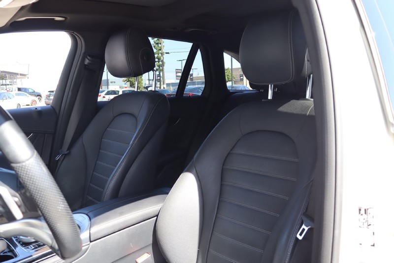 Mercedes-Benz GLC Vehicle Full-screen Gallery Image 17