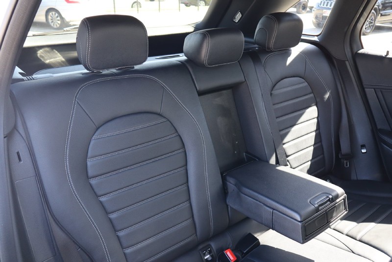 Mercedes-Benz GLC Vehicle Full-screen Gallery Image 21