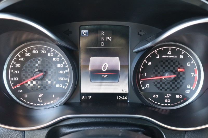 Mercedes-Benz GLC Vehicle Full-screen Gallery Image 23