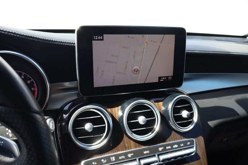 Mercedes-Benz GLC Vehicle Full-screen Gallery Image 26