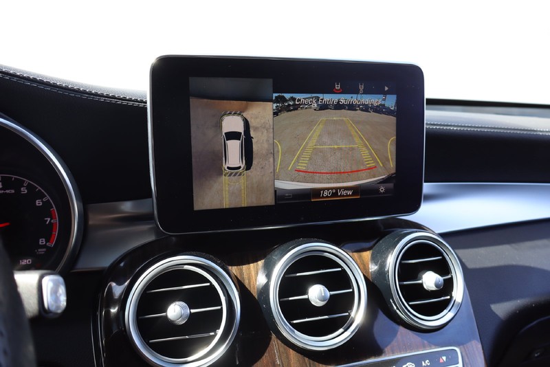 Mercedes-Benz GLC Vehicle Full-screen Gallery Image 27