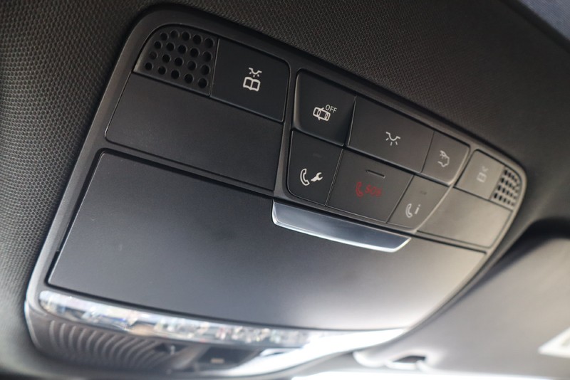 Mercedes-Benz GLC Vehicle Full-screen Gallery Image 29