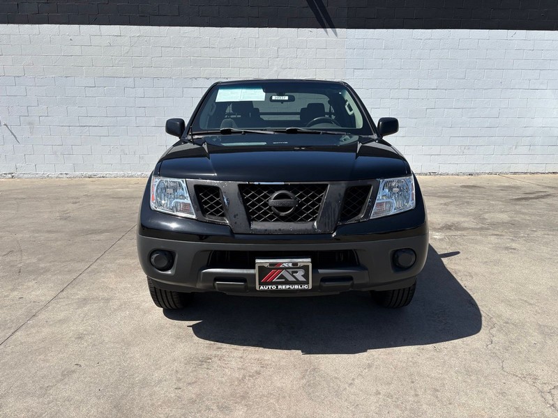 Nissan Frontier Vehicle Full-screen Gallery Image 03
