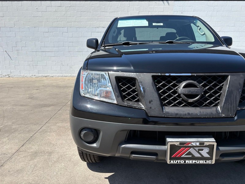 Nissan Frontier Vehicle Full-screen Gallery Image 04