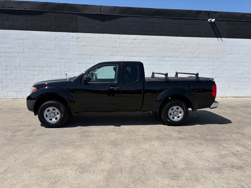 Nissan Frontier Vehicle Full-screen Gallery Image 10