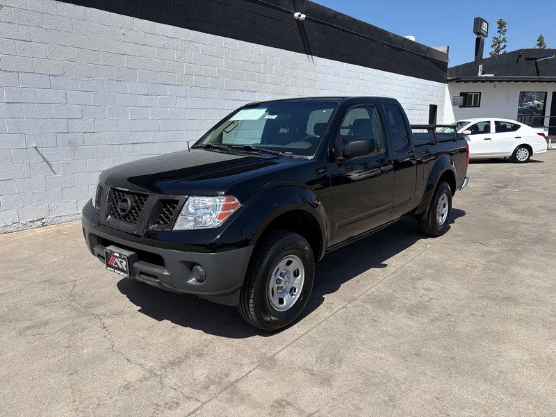 Nissan Frontier Vehicle Full-screen Gallery Image 11