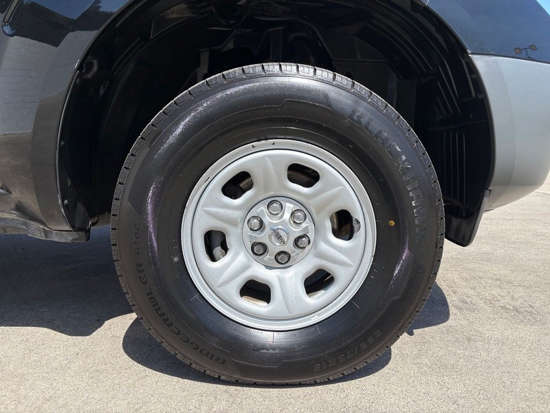 Nissan Frontier Vehicle Full-screen Gallery Image 13