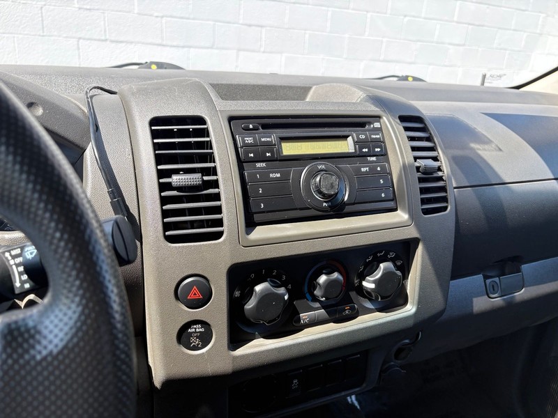Nissan Frontier Vehicle Full-screen Gallery Image 25