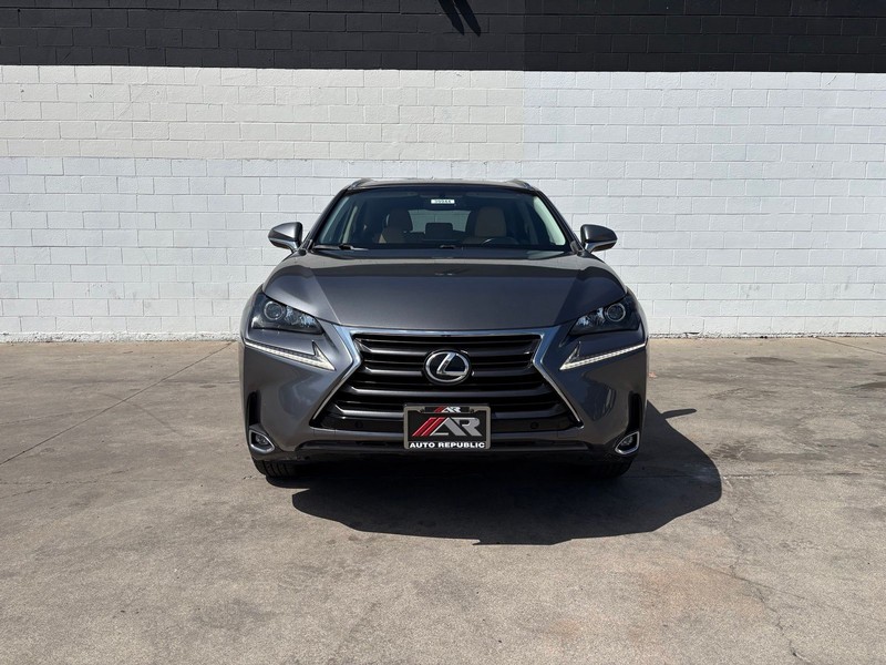 Lexus NX 200t Vehicle Full-screen Gallery Image 02