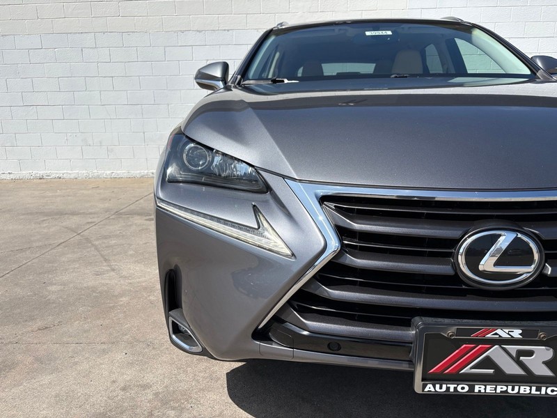 Lexus NX 200t Vehicle Full-screen Gallery Image 03