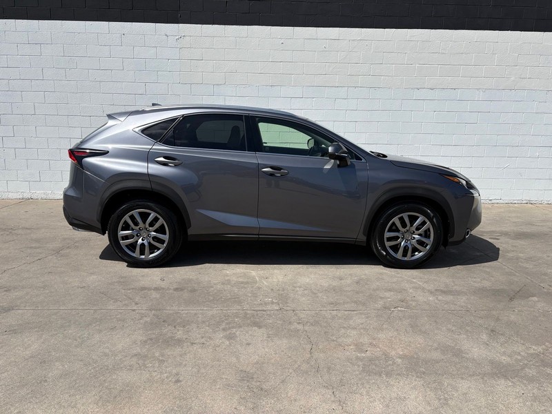 Lexus NX 200t Vehicle Full-screen Gallery Image 04
