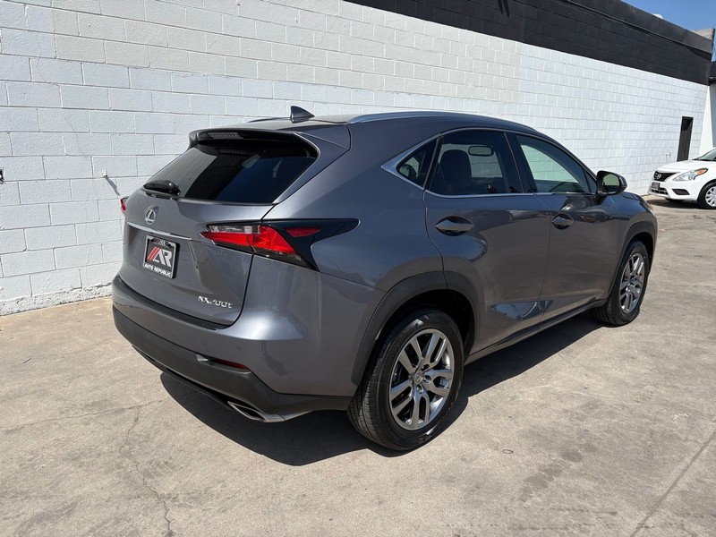Lexus NX 200t Vehicle Full-screen Gallery Image 05