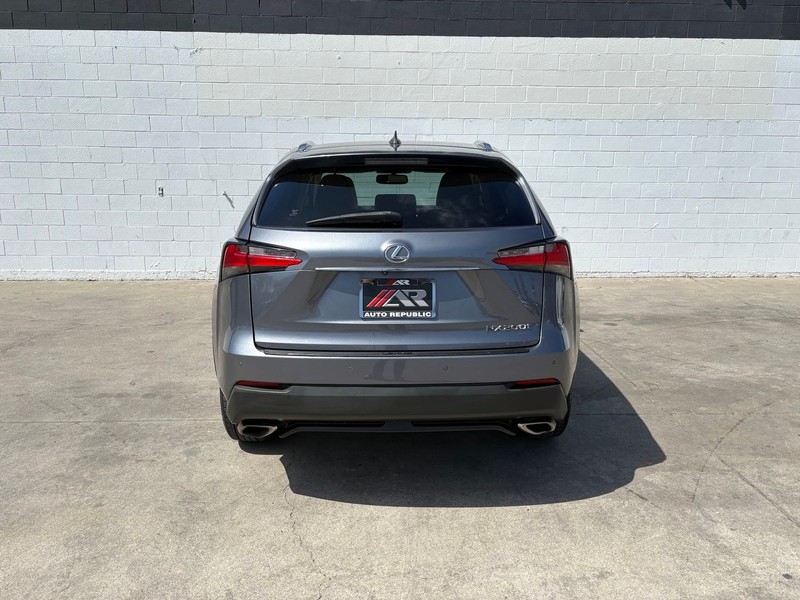 Lexus NX 200t Vehicle Full-screen Gallery Image 06