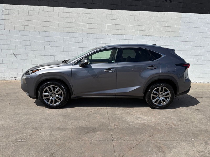 Lexus NX 200t Vehicle Full-screen Gallery Image 11