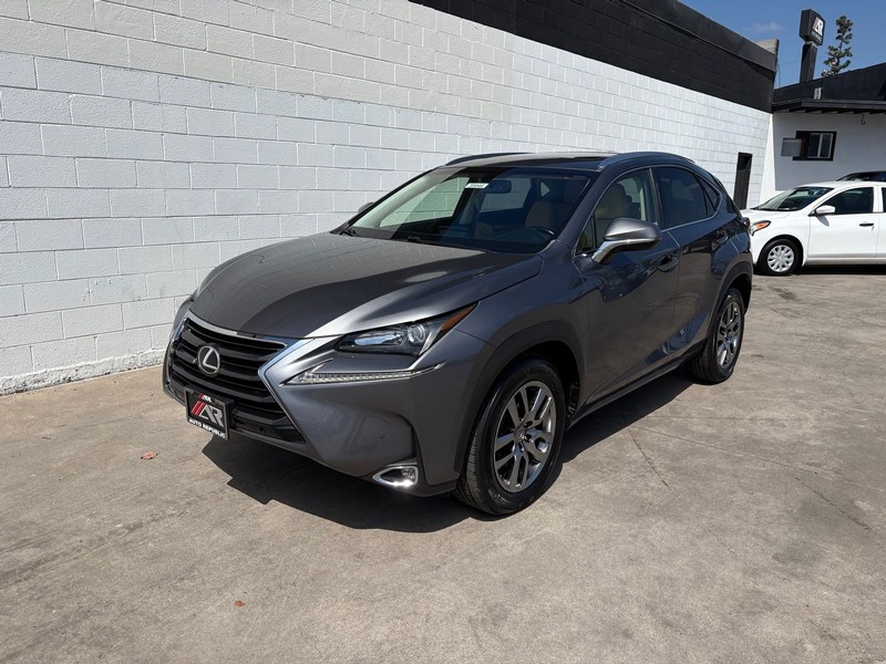 Lexus NX 200t Vehicle Full-screen Gallery Image 12