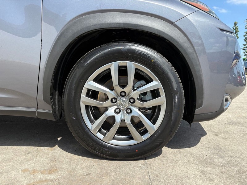Lexus NX 200t Vehicle Full-screen Gallery Image 14