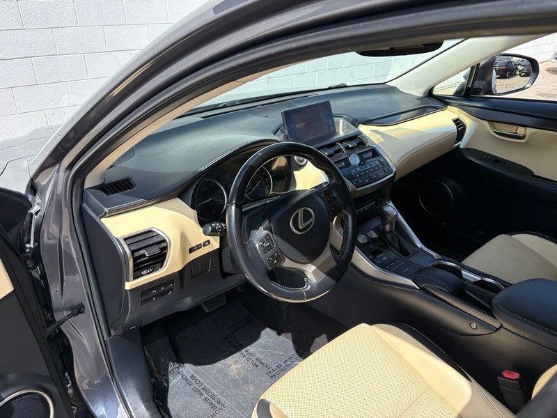 Lexus NX 200t Vehicle Full-screen Gallery Image 16