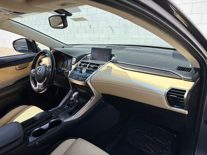 Lexus NX 200t Vehicle Full-screen Gallery Image 19