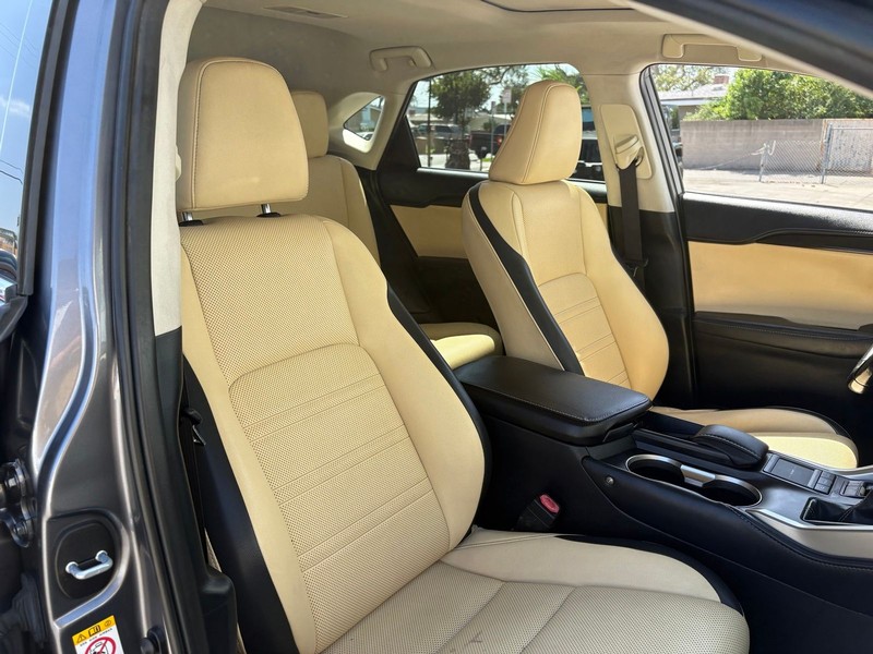 Lexus NX 200t Vehicle Full-screen Gallery Image 20