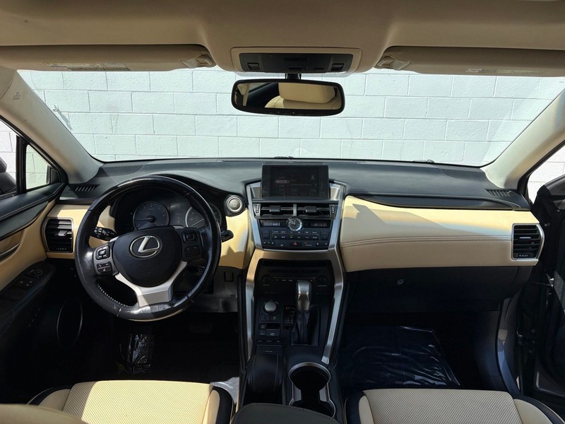 Lexus NX 200t Vehicle Full-screen Gallery Image 22