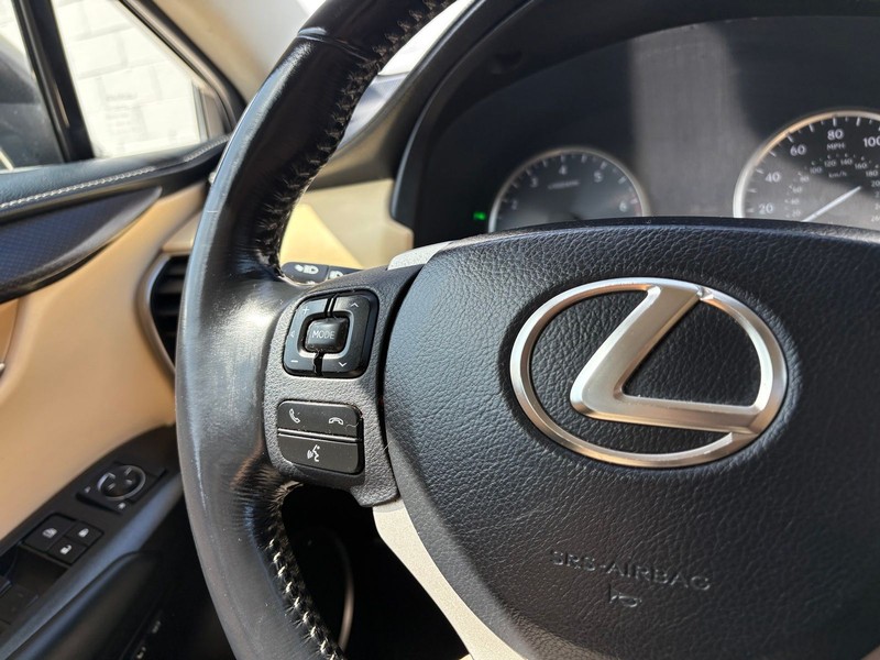 Lexus NX 200t Vehicle Full-screen Gallery Image 25