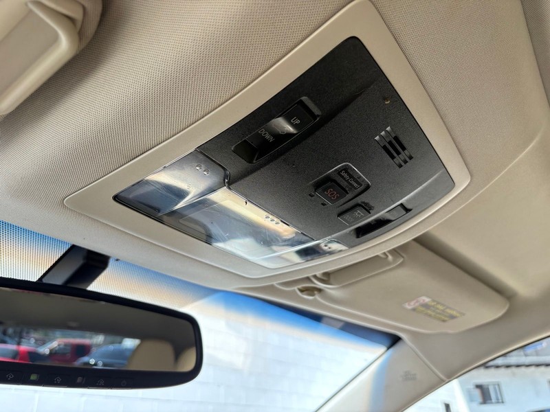 Lexus NX 200t Vehicle Full-screen Gallery Image 31