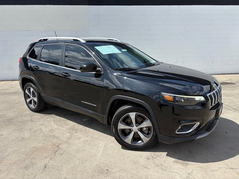Jeep Cherokee Vehicle Full-screen Gallery Image 01