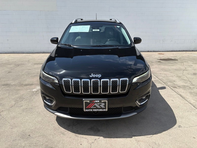 Jeep Cherokee Vehicle Full-screen Gallery Image 02