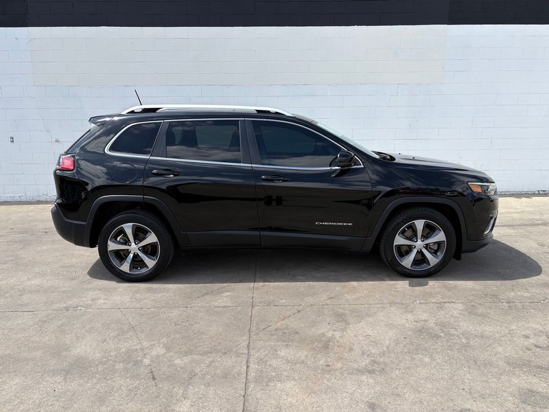 Jeep Cherokee Vehicle Full-screen Gallery Image 04